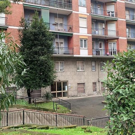 Metro Famagosta - Luminoso Appartamento Con Balcone Free Wifi & Parking 米兰 外观 照片