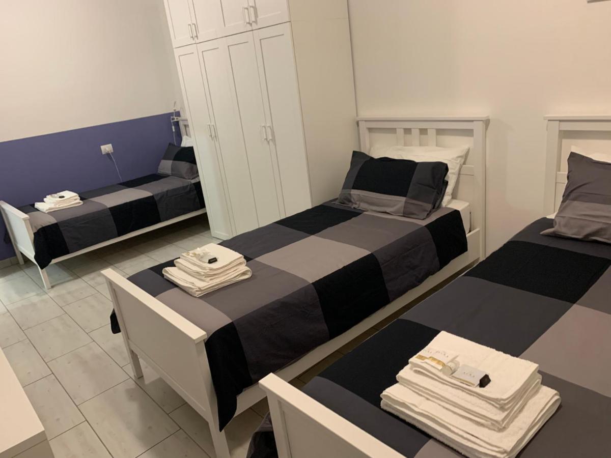 Metro Famagosta - Luminoso Appartamento Con Balcone Free Wifi & Parking 米兰 外观 照片